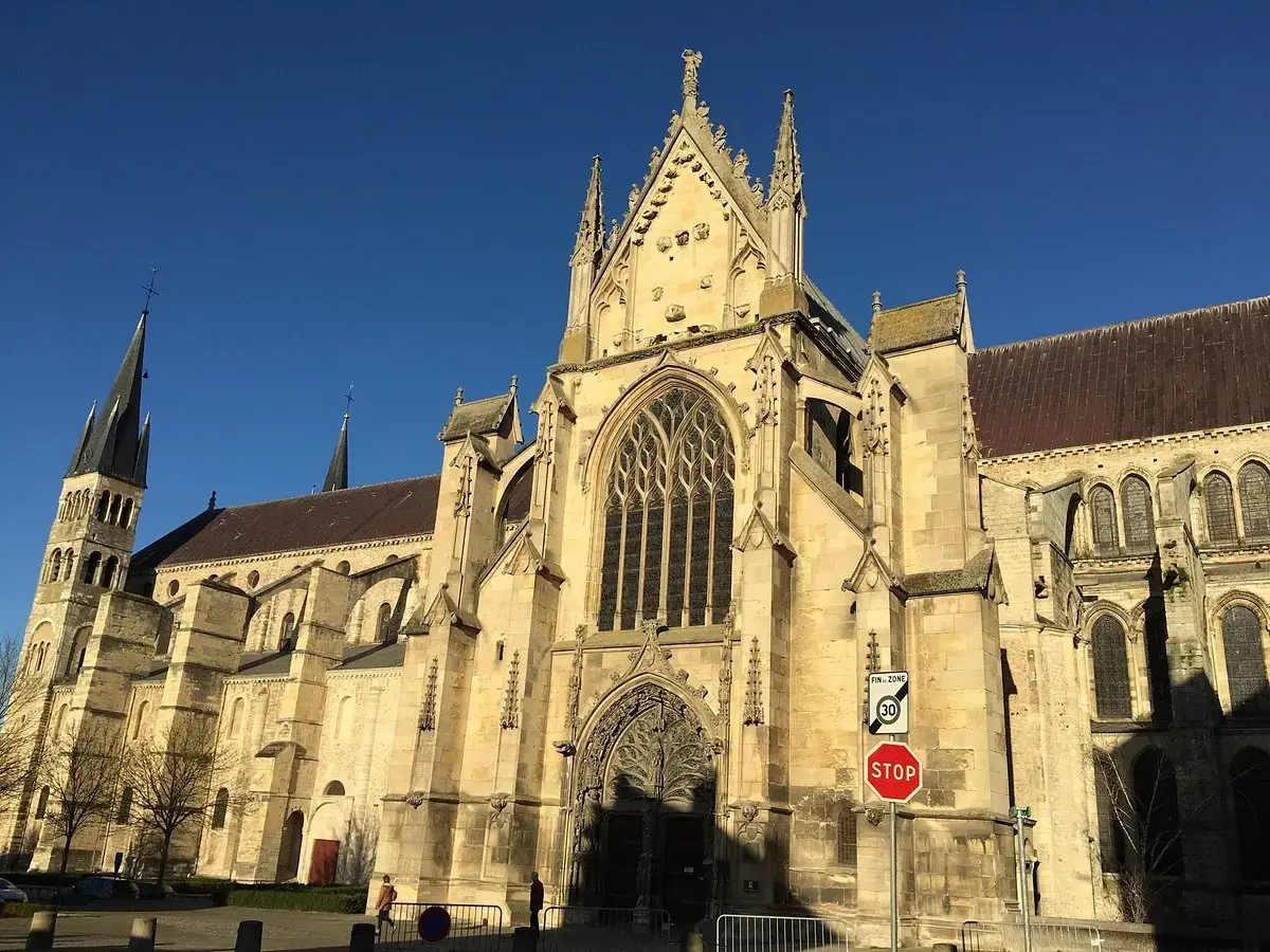 L’abbaye de Reims : Histoire, Architecture et Manuscrits